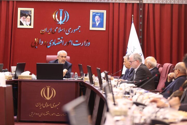 گلایه وزیر اقتصاد از تخلف بانک&zwnj;ها/ آیا جریمه&zwnj;های دیرکردِ به اجبار گرفته&zwnj;شده به مردم بازگردانده می&zwnj;شود؟