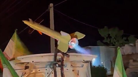 حمل موشک دست‌ساز در صندوق عقب خودرو!