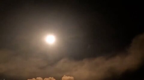 لحظه پرتاب موشک عماد به مواضع اسرائیل