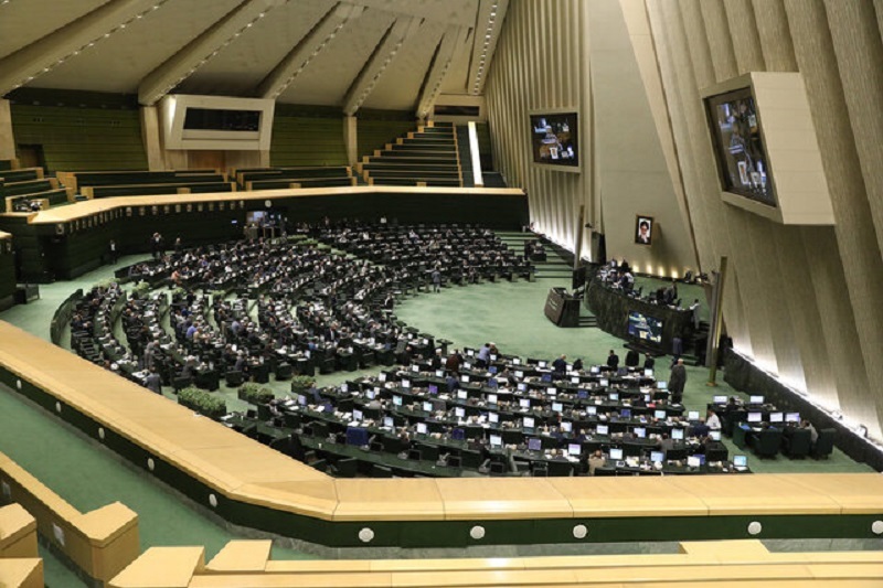 مجلس: دفاع مقدس تا پشیمانسازی دشمن ادامه پیدا کند
