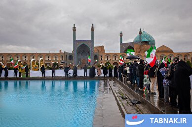 عکس: زنجیره انسانی در محکومیت حمله آمریکایی صهیونی به آثار تاریخی - اصفهان