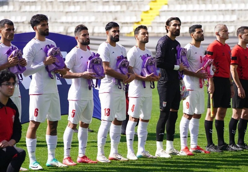 حضور نمادین بازیکنان تیم ملی فوتبال در مقابل نیجریه با کوله پشتی مدرسه حضور نمادین بازیکنان تیم ملی فوتبال در مقابل نیجریه با کوله پشتی مدرسه
