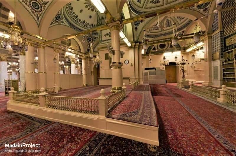 بازخوانی تاریخ/ دکه الاغوات؛ حکایت یک سکوی تاریخی در مسجد النبی (ص) بازخوانی تاریخ/ دکه الاغوات؛ حکایت یک سکوی تاریخی در مسجد النبی (ص)