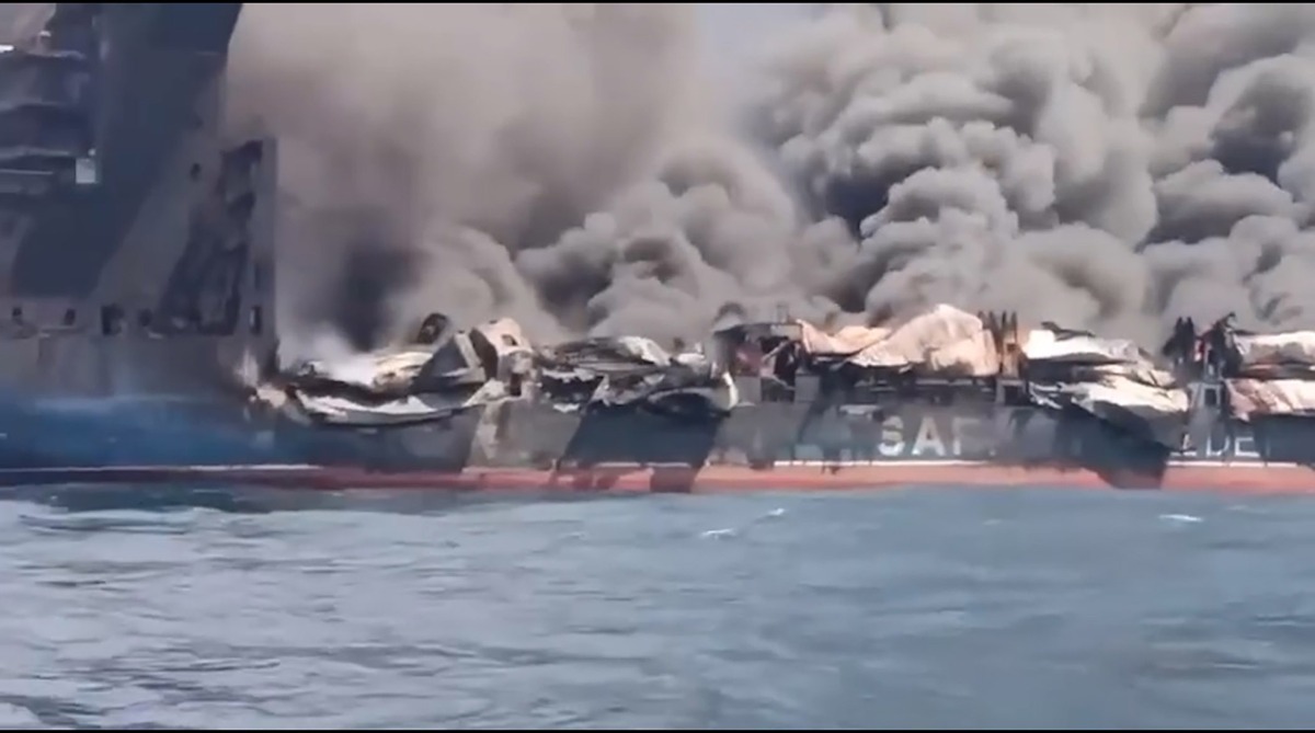 تصاویر کشتی متخلف که هدف قرار گرفت