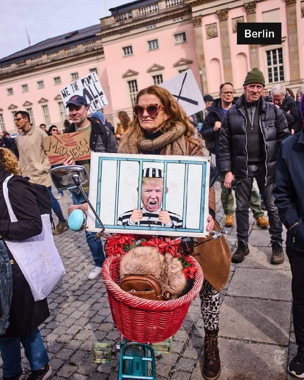 تصاویر نیویورک تایمز از تظاهرات ضد ترامپ در سراسر آمریکا تصاویر نیویورک تایمز از تظاهرات ضد ترامپ در سراسر آمریکا