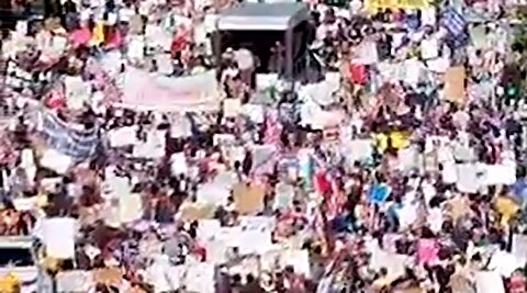 تظاهرات مردم آمریکا در اعتراض به حمله به ایران را ببینید