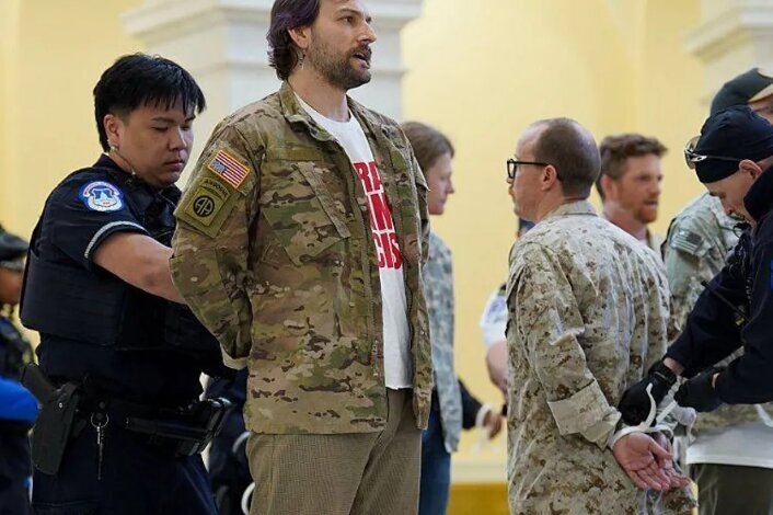 بازداشت کهنه&zwnj;سربازان آمریکایی معترض به جنگ ایران