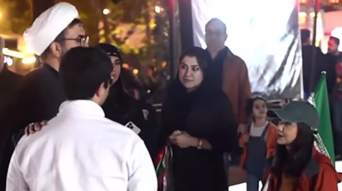 دفاع دیدنی یک روحانی از دختر کم‌حجاب در تجمعات