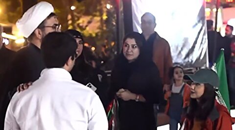 دفاع دیدنی یک روحانی از دختر کم‌حجاب در تجمعات