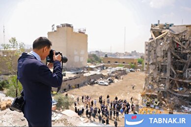 عکس: بازدید سفرا از مناطق آسیب دیده در تهران