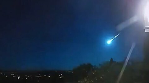 لحظه سقوط شهاب سنگ در اقیانوس آرام