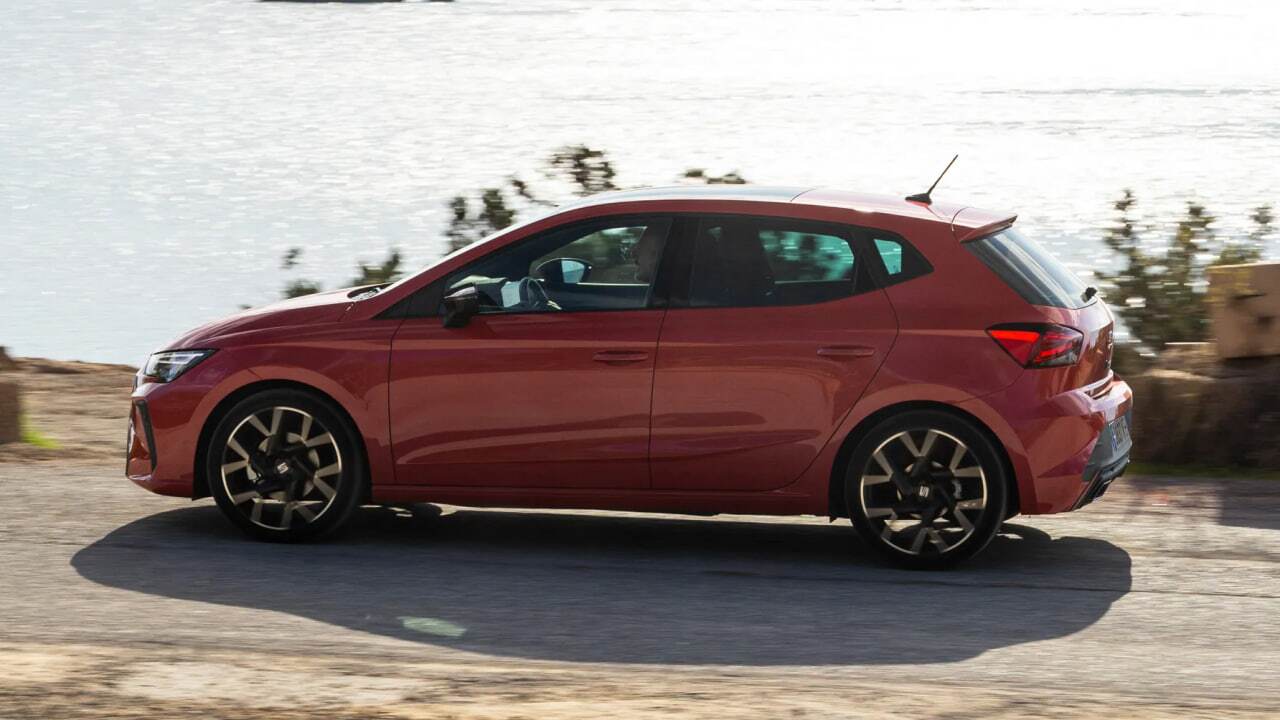 وقتی سوپرمینی&zwnj;ها هنوز زنده&zwnj;اند؛ SEAT Ibiza و نبرد با دنیای کراس&zwnj;اوور  ها
