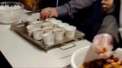 سرو چای با آب زمزم و نسکافه با آب تنگه هرمز