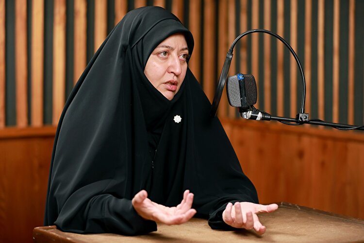 بچه ها را از دو طرف می کِشند تا بلند قد شوند!/ شما هم می توانید فرزند تیزهوش داشته باشید، اگر...