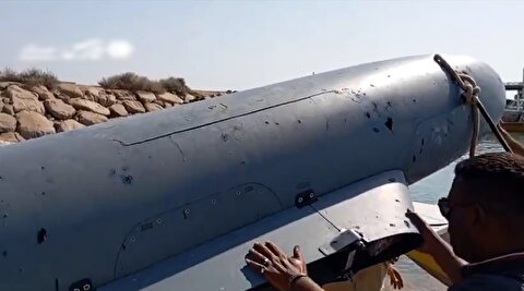 تصاویر لاشه‌ پهپاد دشمن که در تنگه هرمز ساقط شد