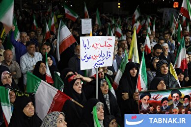 عکس: اجتماع مردم تهران در دریاچه شهدای خلیج فارس
