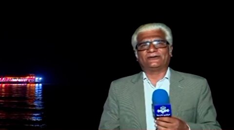 مردم در ساحل تنگه هرمز، بساط شیرینی و تخمه پهن کرده‌اند!
