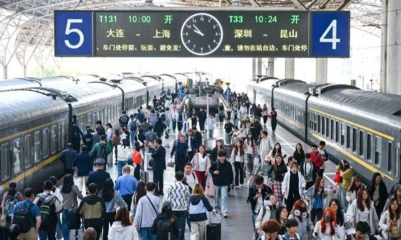 رونق سفرهای تعطیلات روز کارگر در چین؛ جهش مصرف و گردشگری