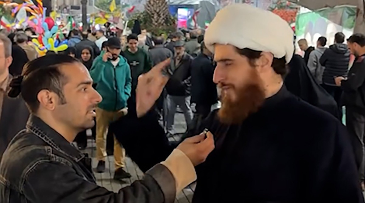 واکنش روحانی حاضر جواب به شعار «تا آخوند کفن نشود...»