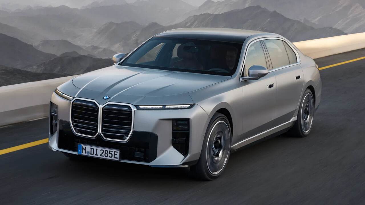 سکوتی که زور می&zwnj;زند لوکس باشد؛ روایت تلاش BMW 7 Series برای رسیدن به جایی که هنوز مالک اسمش مرسدس است