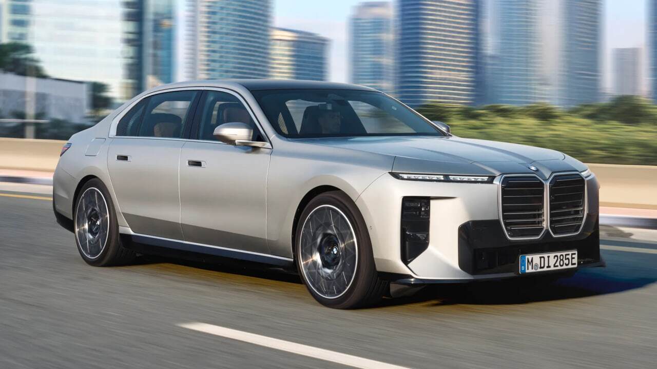 سکوتی که زور می&zwnj;زند لوکس باشد؛ روایت تلاش BMW 7 Series برای رسیدن به جایی که هنوز مالک اسمش مرسدس است