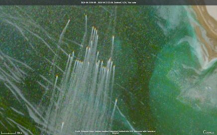 عکس: تصاویر ماهواره‌ای از قایق‌های تندرو سپاه در تنگه هرمز