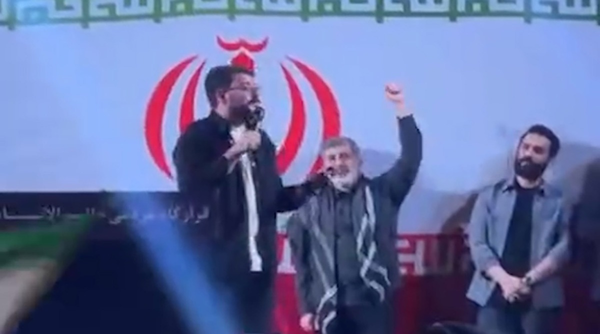 مداحی درباره زنان کم‌حجاب در میدان انقلاب