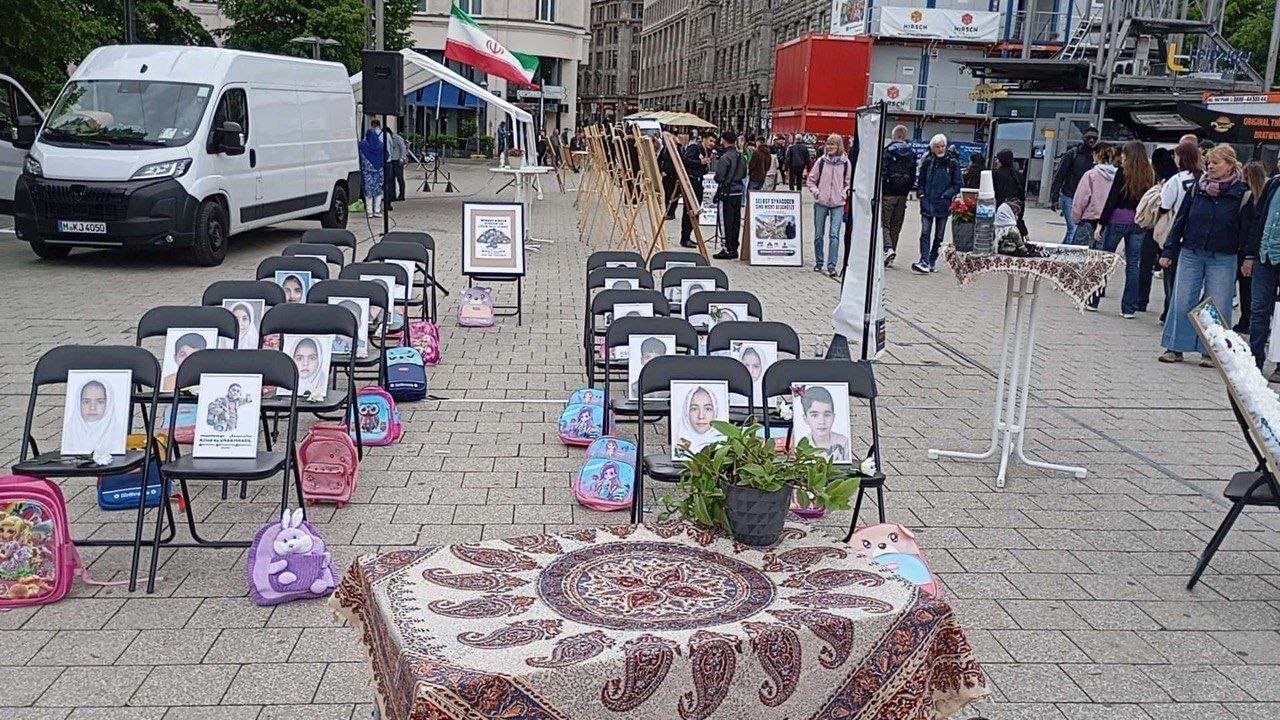 تصاویر دانشآموزان شهید میناب در شهر لایپزیگ آلمان تصاویر دانشآموزان شهید میناب در شهر لایپزیگ آلمان