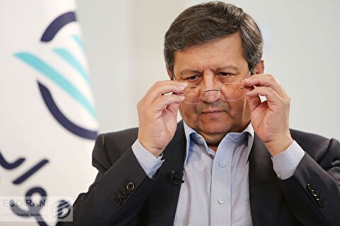 همتی: افزایش نرخ دلار با توجه به جنگ منطقی بود