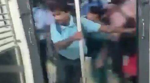 سواری مرگبار به قطارهای هند با 66 هزار کشته!