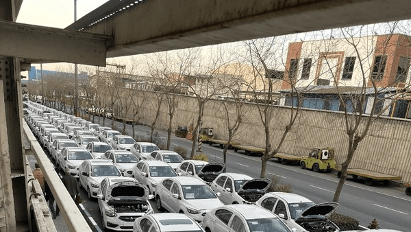 سایپا با کمبود قطعه دستوپنجه نرم میکند