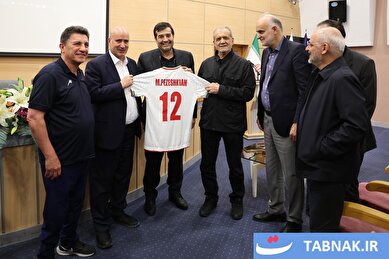 عکس: بازدید رئیس جمهور از اردوی تیم ملی فوتبال