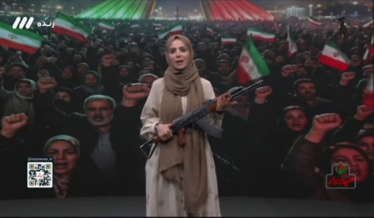حضور مجریان مسلح در برنامه&zwnj;های صداوسیما