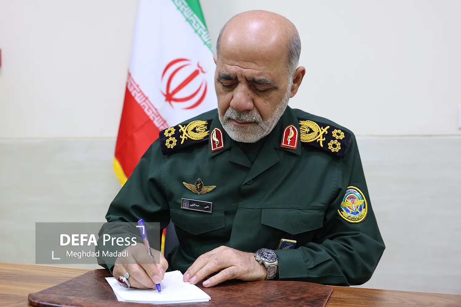 تقدیر فرمانده قرارگاه خاتم الانبیا از مجاهدت کادر درمان تقدیر فرمانده قرارگاه خاتم الانبیا از مجاهدت کادر درمان