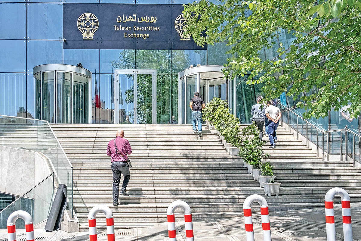 کرکره بورس از فردا بالا میرود/ تداوم تعلیق غولهای بازار / بورس در انتظار صف خرید یا فروش؟