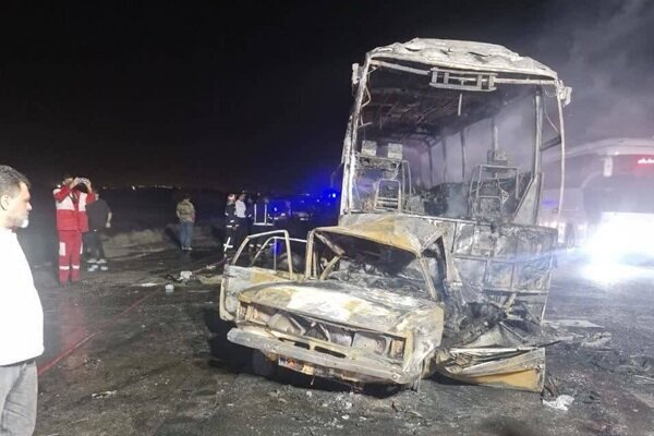 در حادثه رانندگی ۲ سرنشین پیکان در آتش جان باختند