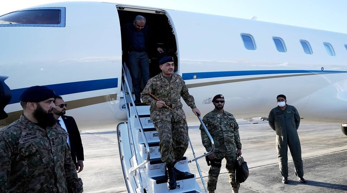 چرا عاصم منیر با لباس نظامی به تهران آمد؟