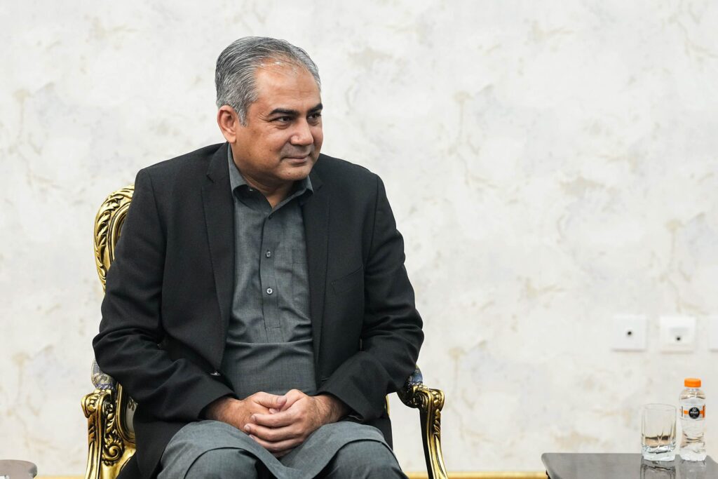 وزیر کشور پاکستان، نرفته برگشت ایران!