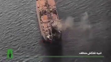 لحظه هدف قرار دادن نفتکش متخلف توسط سپاه