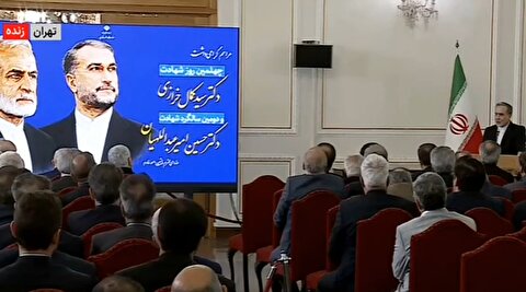 عراقچی: هرجا لازم باشد می‌جنگیم و هرجا لازم باشد مذاکره می‌کنیم