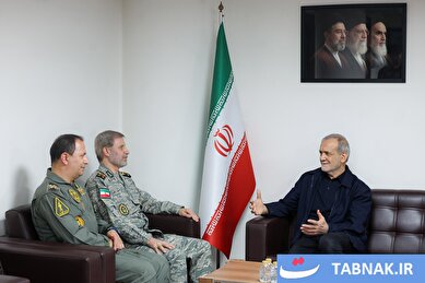 عکس: دیدار فرمانده کل ارتش با رئیس جمهور