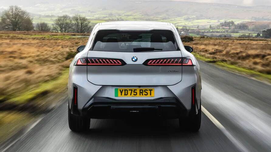 وقتی آینده زیادی زود از راه می&zwnj;رسد؛ BMW iX3 و خداحافظی آرام با دنیای قدیمی رانندگی