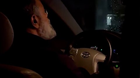 حال و هوای خاص حاج محمود کریمی حین رانندگی