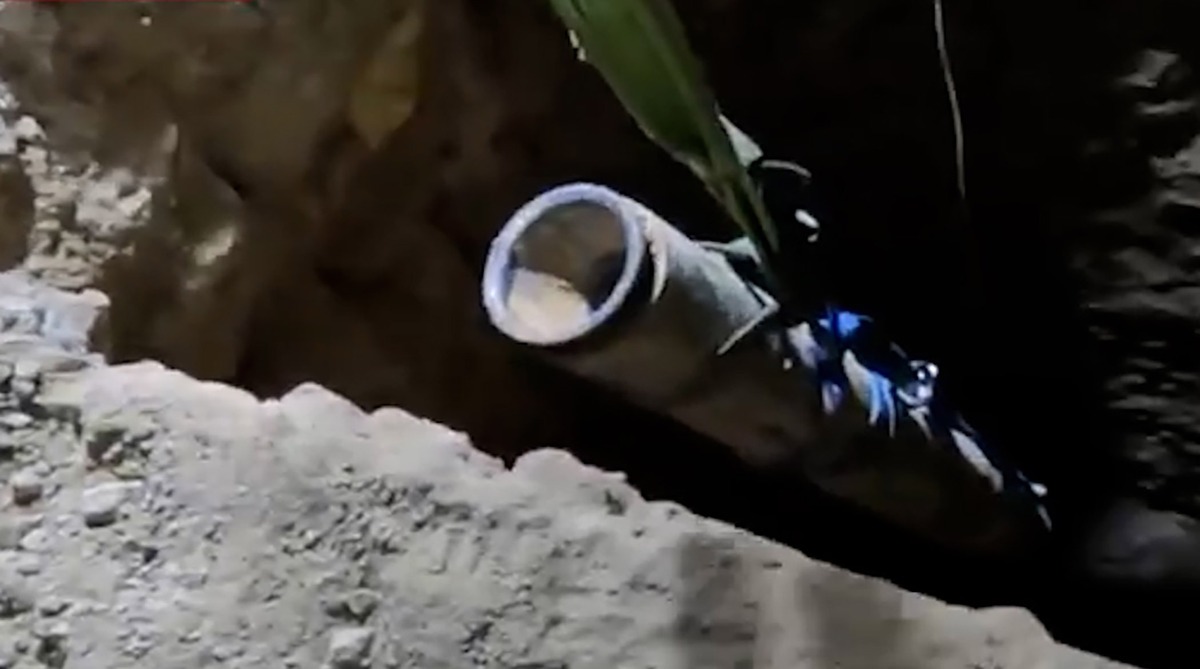 تصاویر خنثی سازی بمب سنگرشکن در عمق 13 متری یزد