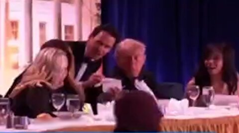 لحظات آغاز تیراندازی به سمت ترامپ و فراری دادنش