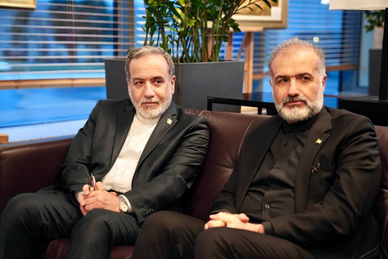 تصاویری از ورود عراقچی به سنت&zwnj;پترزبورگ