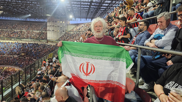 پرچم ایران در بازی میلان و یوونتوس