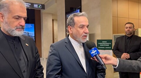 مواضع عراقچی پس از رسیدن به سن پترزبورگ