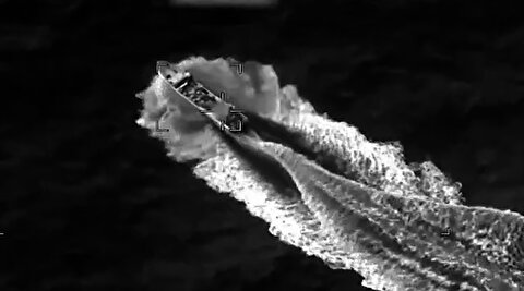 لحظات حمله آمریکا به یک شناور دیگر