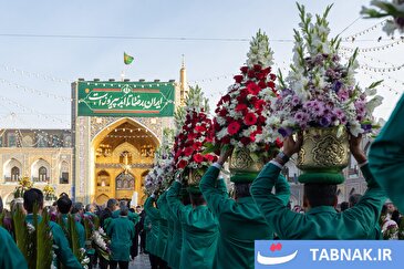 عکس: گل‌آرایی ضریح مطهر رضوی در آستانه ولادت امام رضا علیه‌السلام